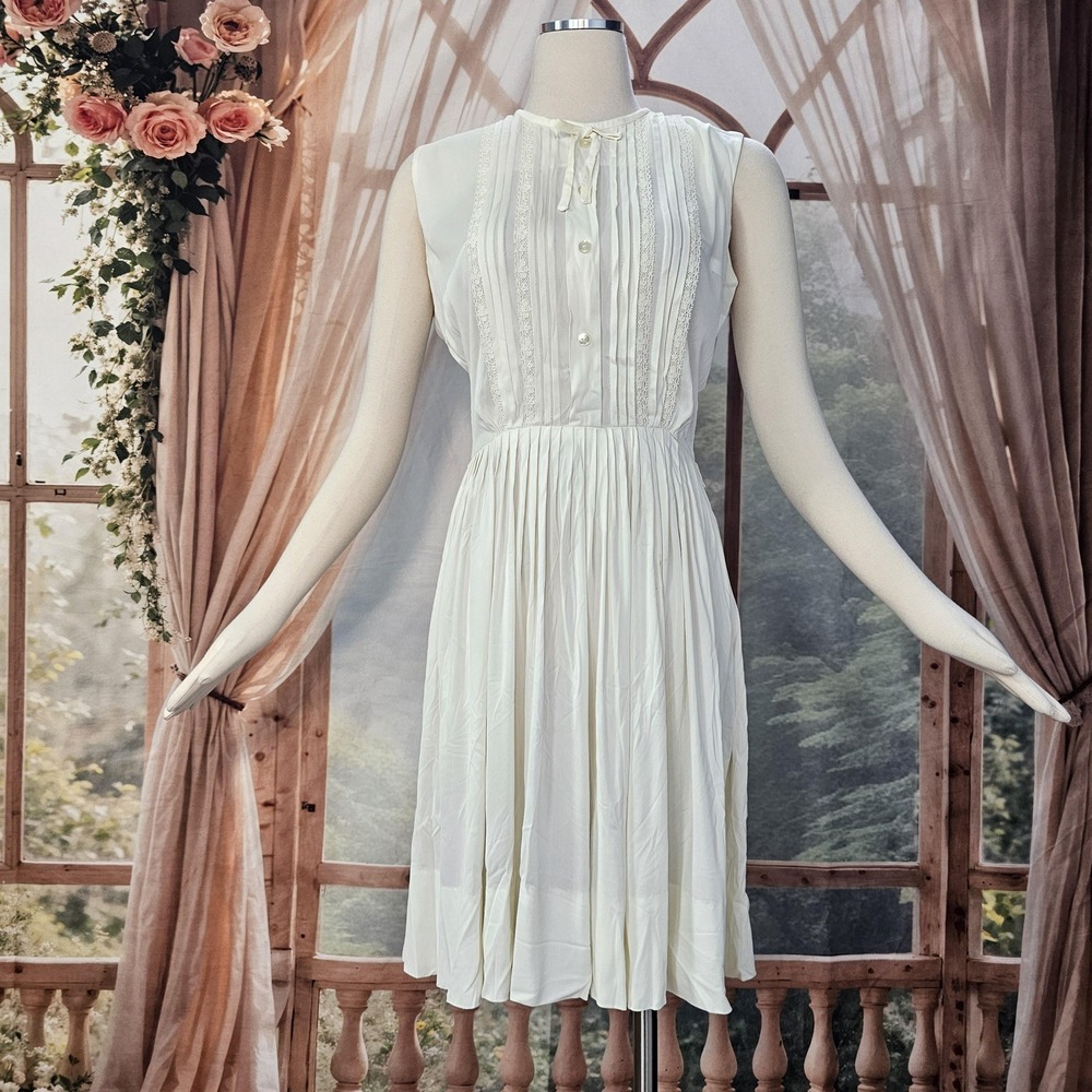 Vintage 1960's Dress Pleated White Button Front Lace Sleeveless Retro Pinup